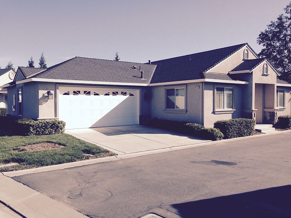 1st image of 610 Village Dr