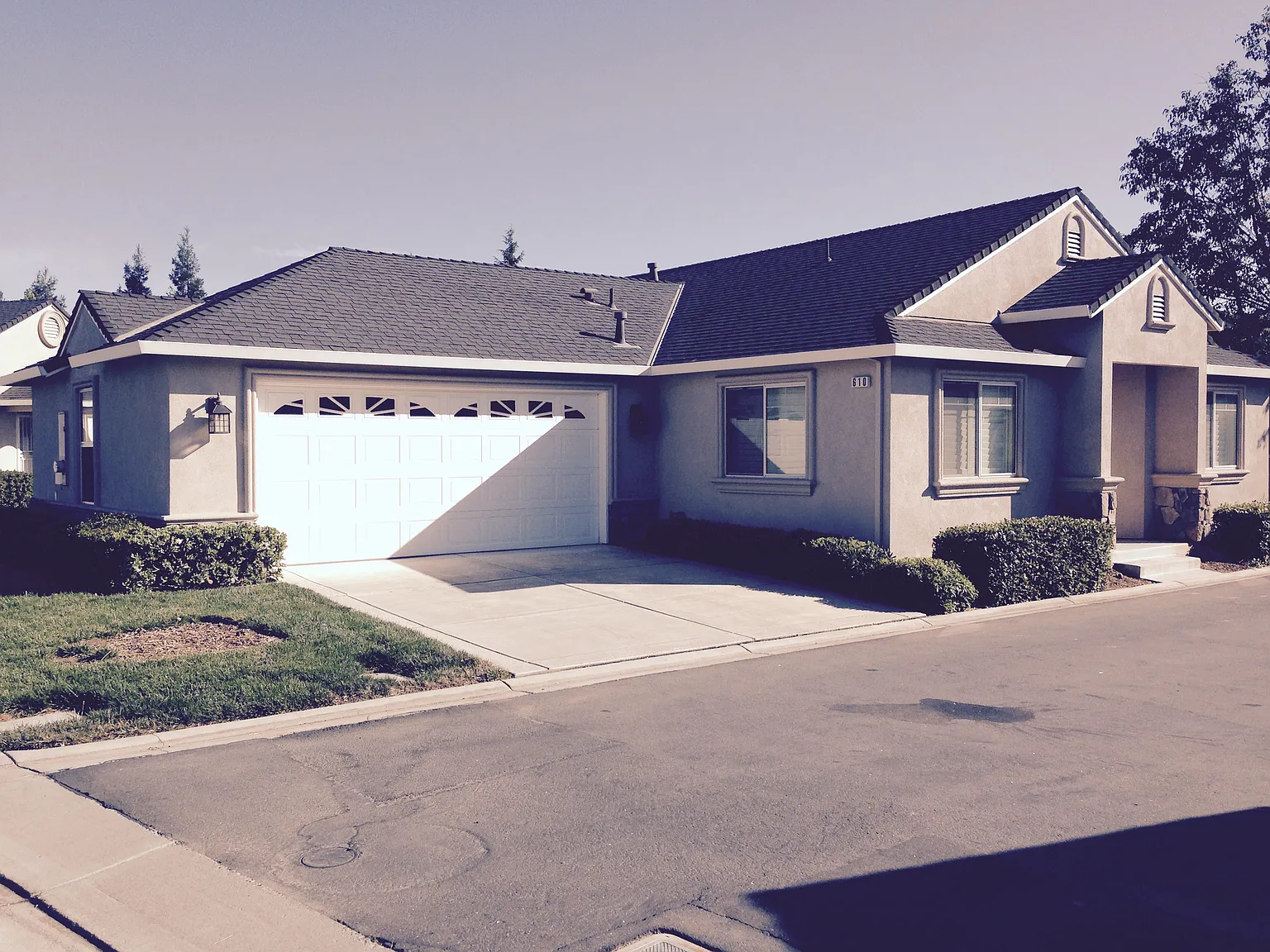 610 Village Dr photo 1