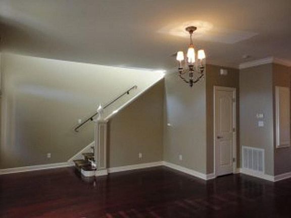 3rd image of 4124 Woodbury Cir
