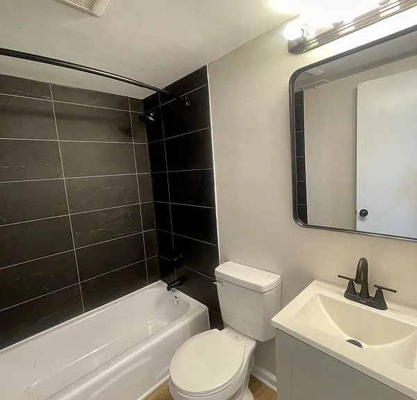 2700 Texas Ave SE #7 — Photo 3