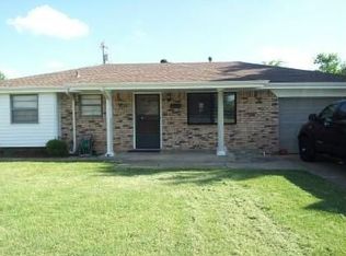 1016 NW 13th St, Moore, OK 73160