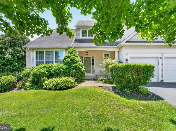 415 Westview Dr, Avondale, PA 19311