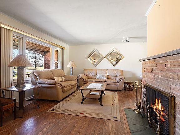 3rd image of 1750 Potter Rd