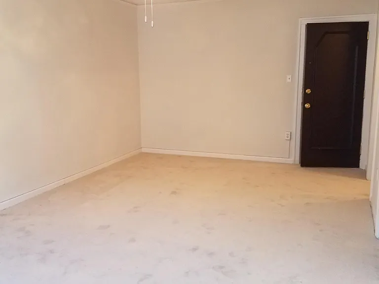 St. Regis Apartments — Photo 30