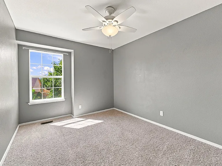 5644 Mountain Garland Dr — Photo 20