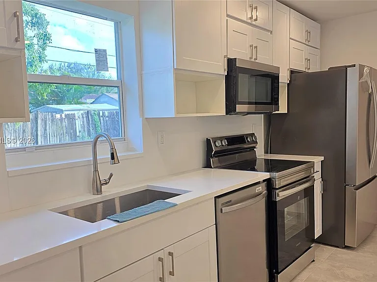 1700 N Cypress Rd — Photo 10