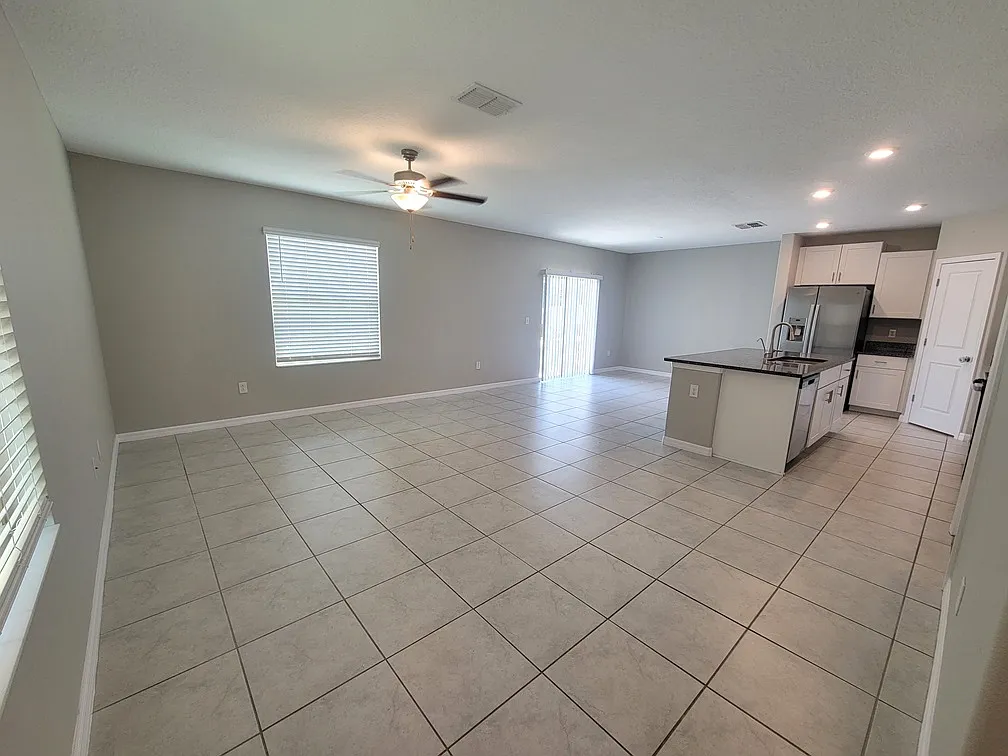 4 bed, 2.5 bath, 1870 sqft, $2,095 — Photo 3
