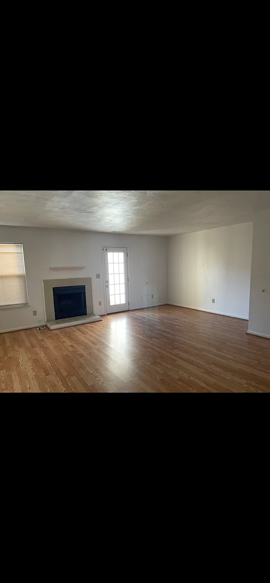 living room - 1320 Longlac Rd