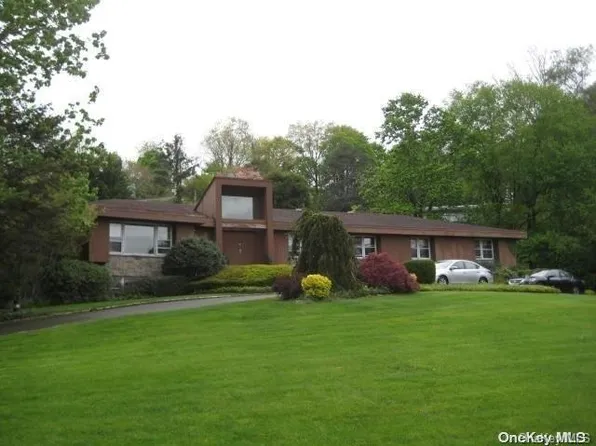 14 Blue Sea Lane, Great Neck, NY 11024