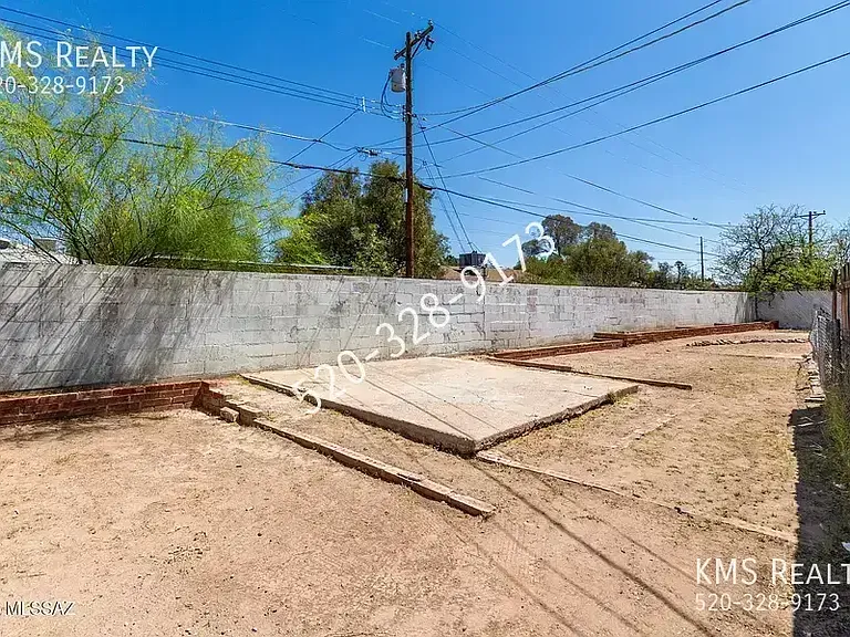 2429 E Cameron Vis — Photo 15