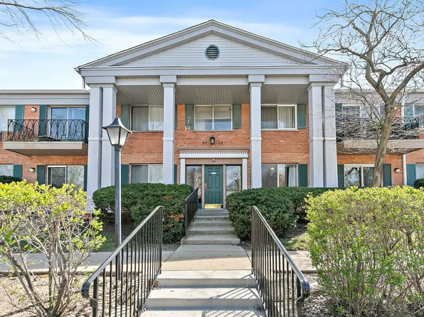 2415 S Goebbert Rd Unit 105, Arlington Heights, IL 60005
