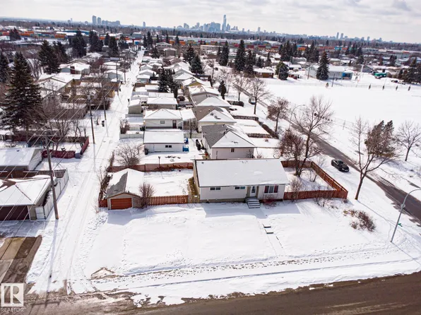 9007 129b Ave NW, Edmonton, AB T5E 0P4