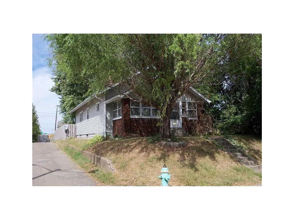 1302 E Southern Ave photo 1