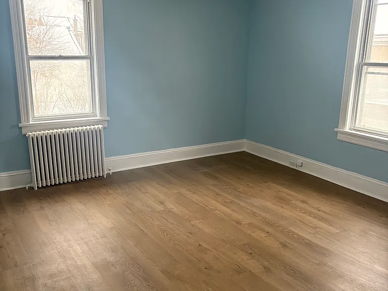 220 Phillips Ave — Photo 9