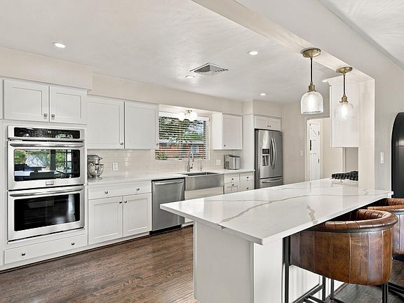4th image of 5945 E Baker St