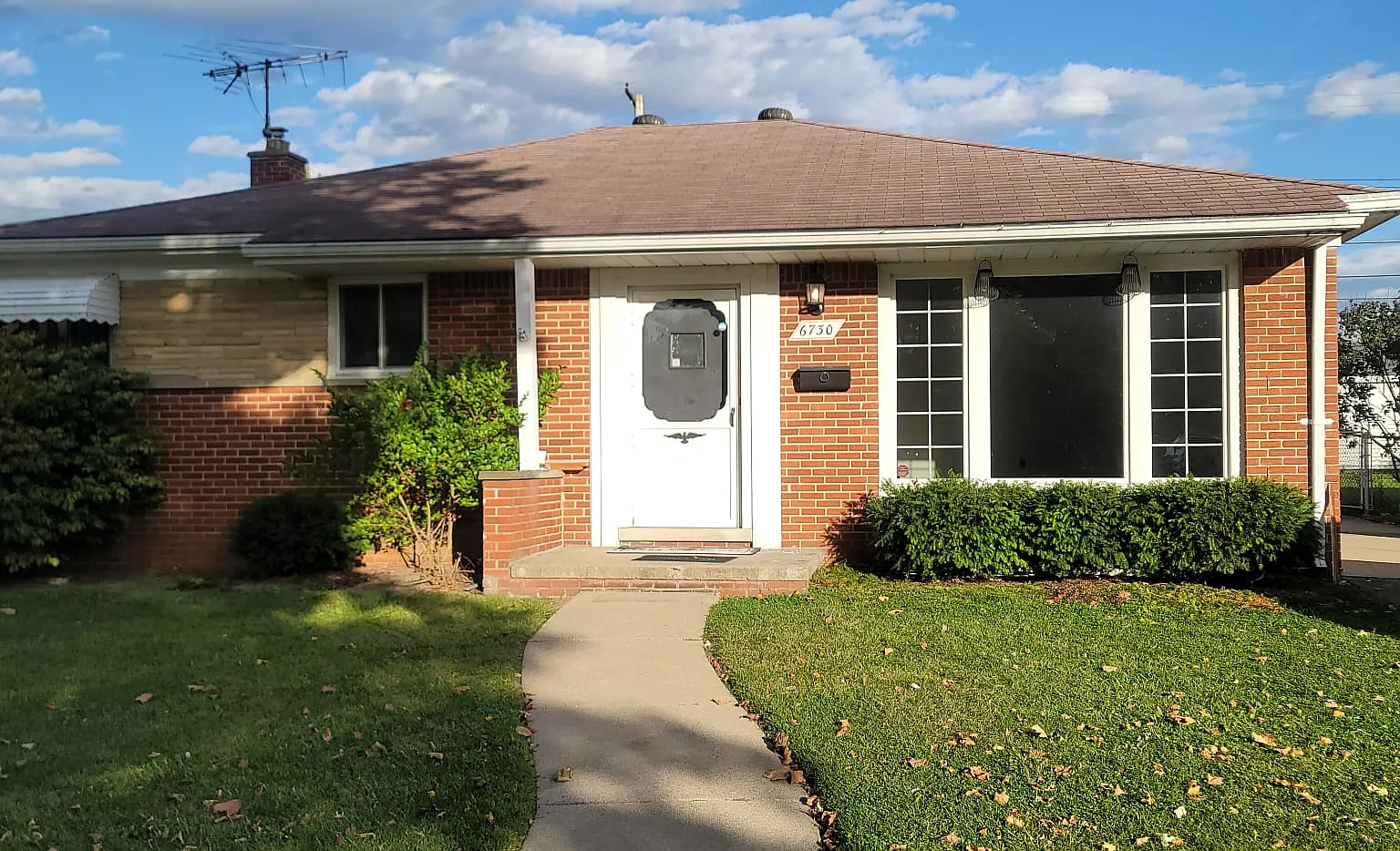 3 bed, 1.5 bath, 1178 sqft, $1,950 — Photo 2
