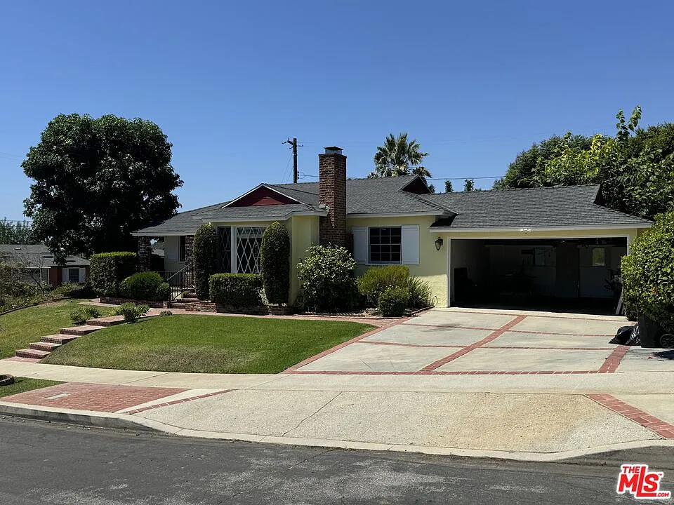 3 bed, 2.0 bath, 1300 sqft, $8,750 — Photo 2