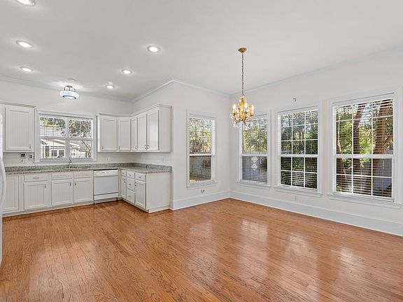 4th image of 122 Cabell Dr