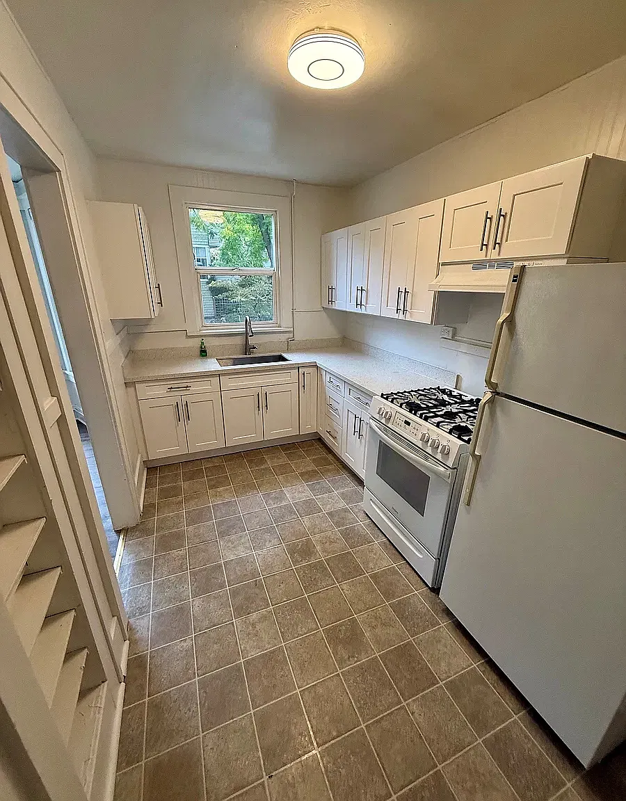 Adelphi Apartments — Photo 1