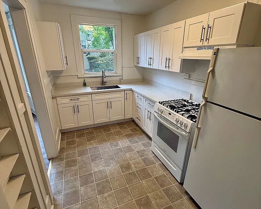 1st image of 230 23rd Ave E APT 203