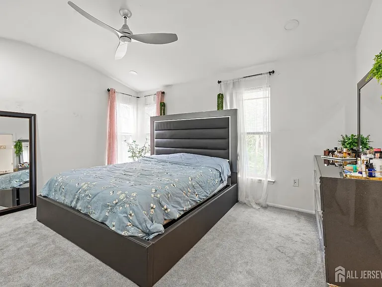 17 Parkside Dr — Photo 13