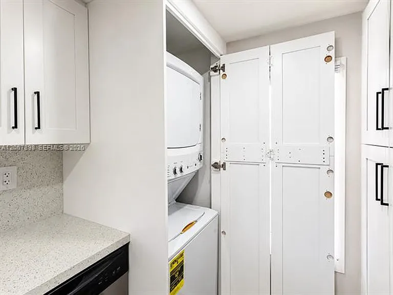14124 Kendale Lakes Cir #Townhouse 14124 — Photo 9