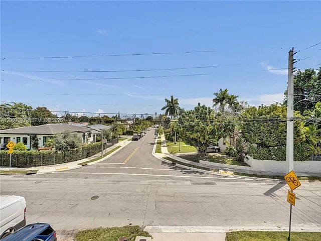 2411 SW 16th Ter — Photo 18