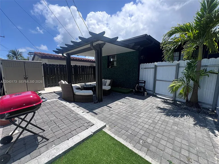 2425 SW 26th Ln — Photo 21