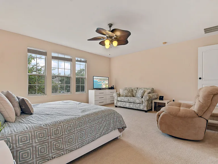 12713 Grovehurst Ave — Photo 16