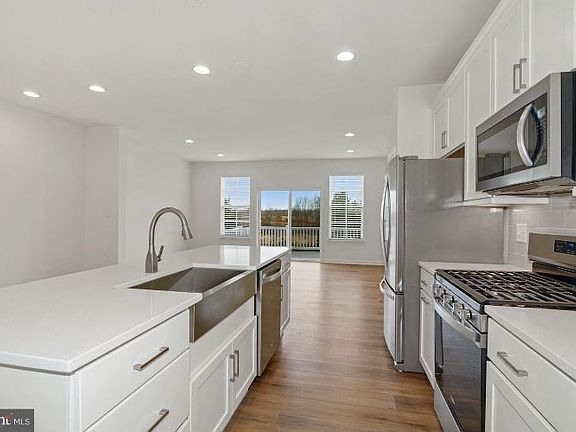 4th image of 118 Stribling Way