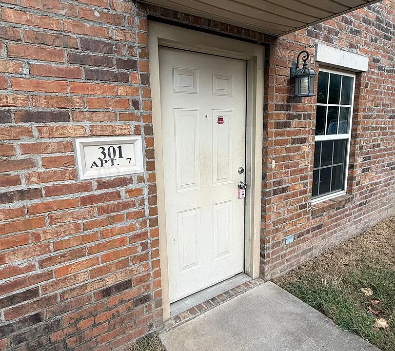 301 Plum St