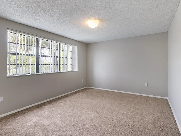 The Lauderdale at Hampton Pines — Photo 31