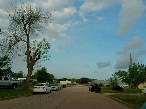 Exterior Neighborhood (street photo)