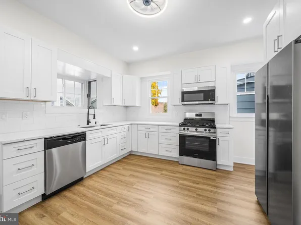 403 Printz Ave, Essington, PA 19029