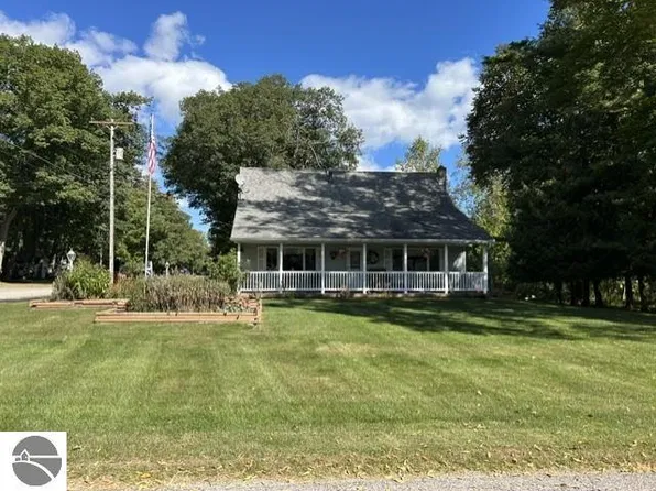 210 Woodward Ave, Tawas City, MI 48763