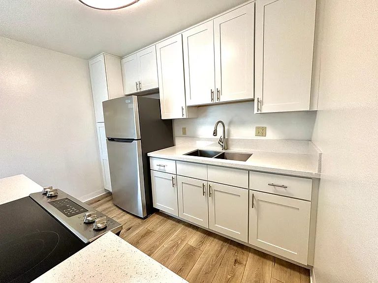 Anniversary Apartments — Photo 20