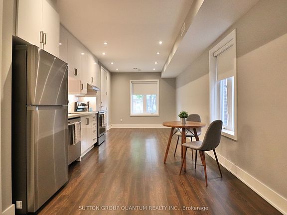 3rd image of 35 Cloverdale Rd
