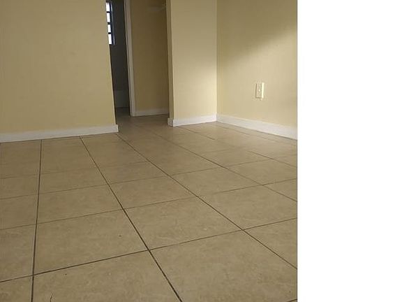 4th image of 1525 NW 1st Pl APT 20