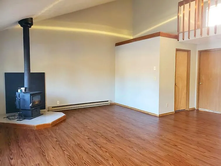 Living room - High ceilings