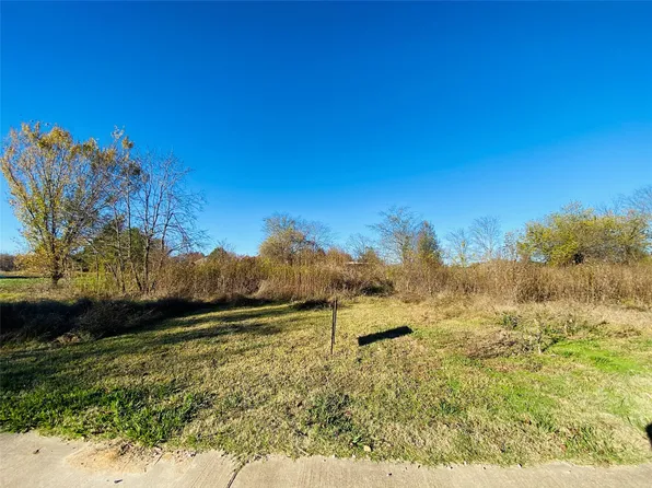 317 Helena Dr, Powderly, TX 75473