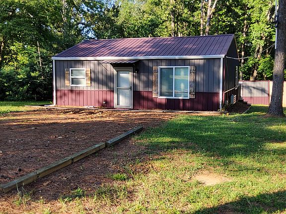 3rd image of 10 Kenneth Ln