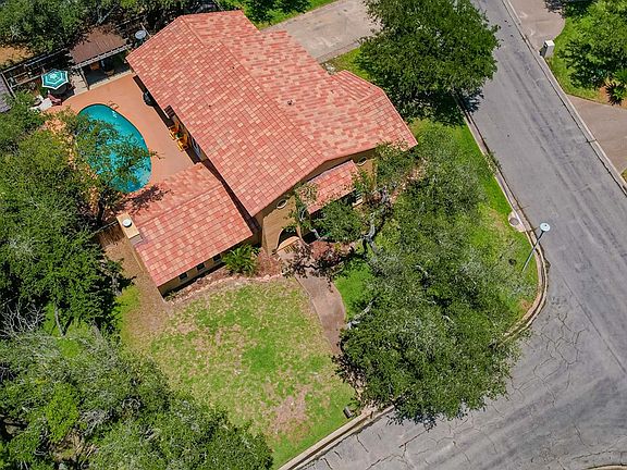 4th image of 102 Bay Hills Dr