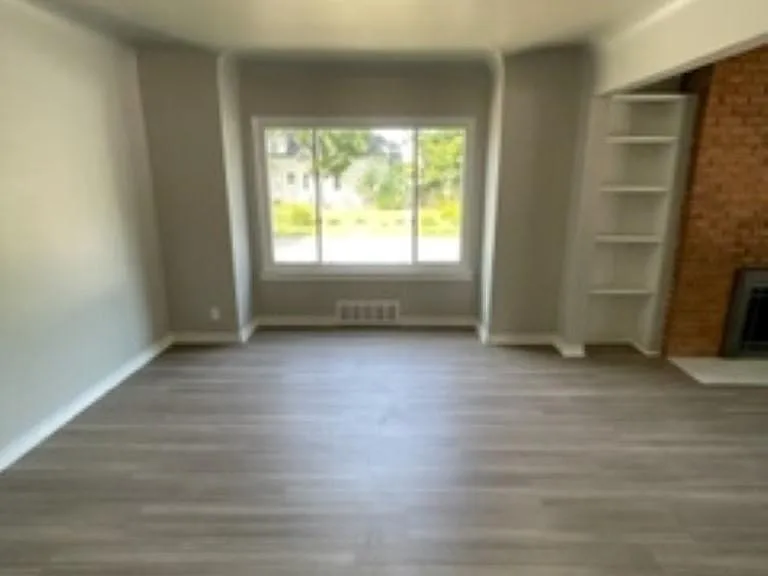 233 W Twelve Mile Rd — Photo 17