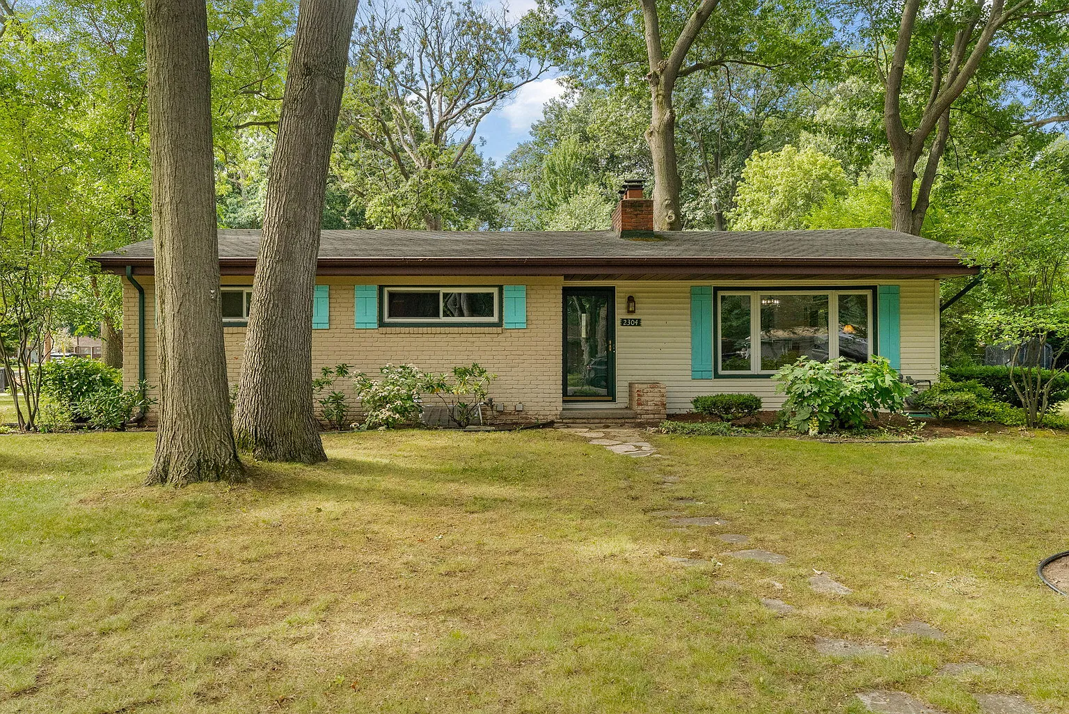 2304 Sanborn St photo 1