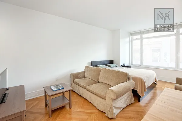 Sold by New York Residence | media 2