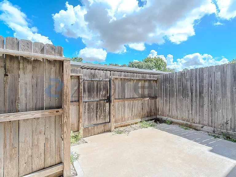 10349 Longmont Dr — Photo 27