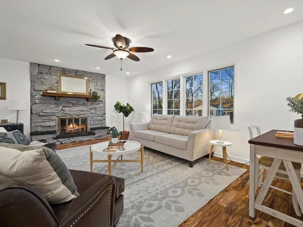 11915 West Oxford PLACE, Wauwatosa, WI 53226