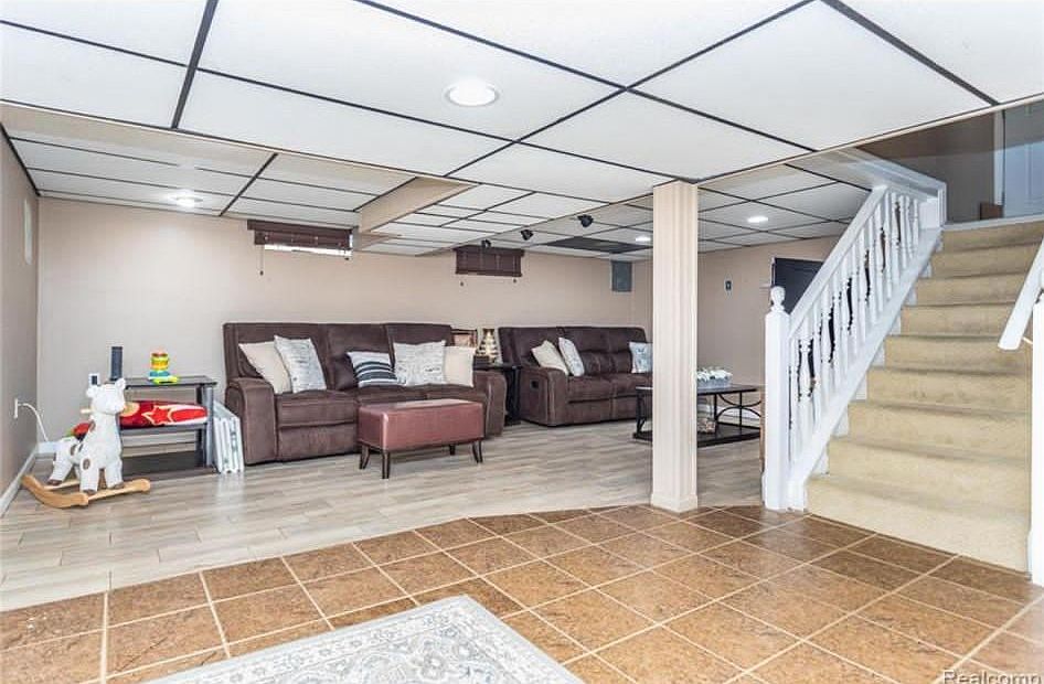 1st image of 6550 Barrie Ave