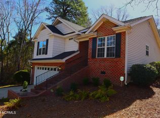 295 Sandhills Cir, Pinehurst, NC 28374