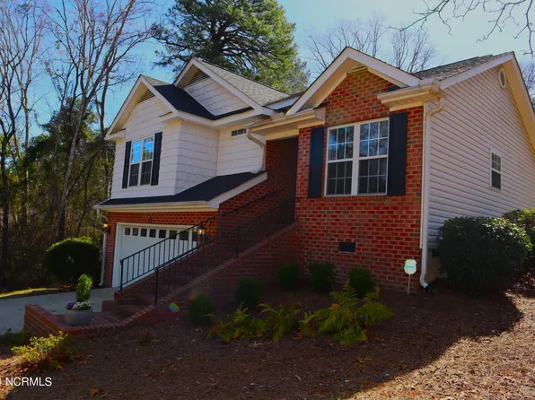 295 Sandhills Cir, Pinehurst, NC 28374